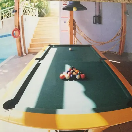 Pelagos Bay Hotel מלון 3*