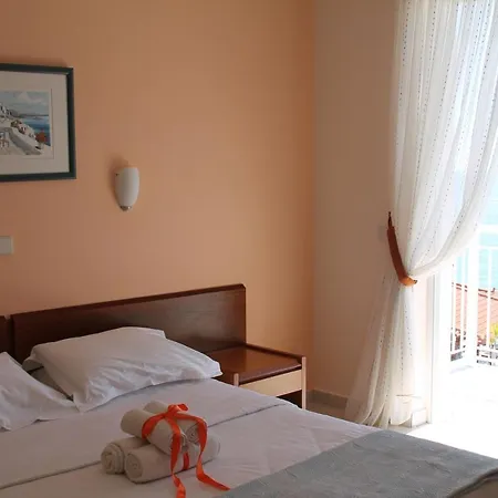 מלון Pelagos Bay Hotel