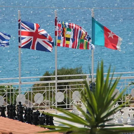 Pelagos Bay Hotel מלון 3*