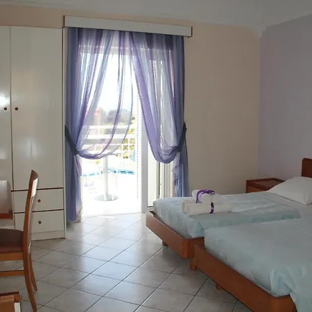 מלון Pelagos Bay Hotel 3*