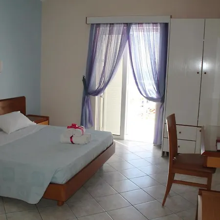 מלון Pelagos Bay Hotel 3*